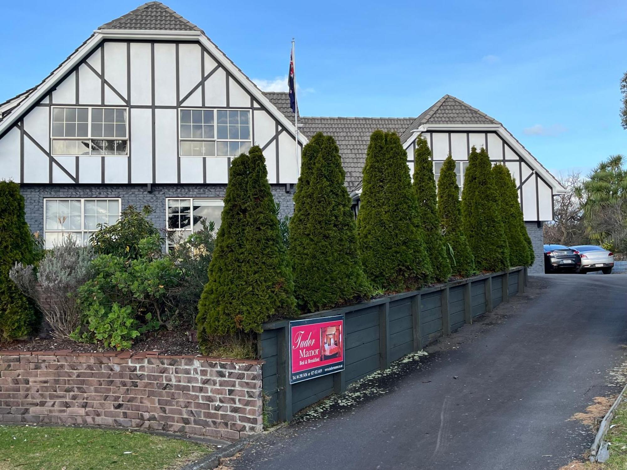 Tudor Manor Bed & Breakfast Paraparaumu Exterior foto