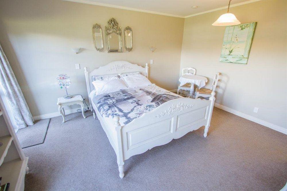 Tudor Manor Bed & Breakfast Paraparaumu Exterior foto
