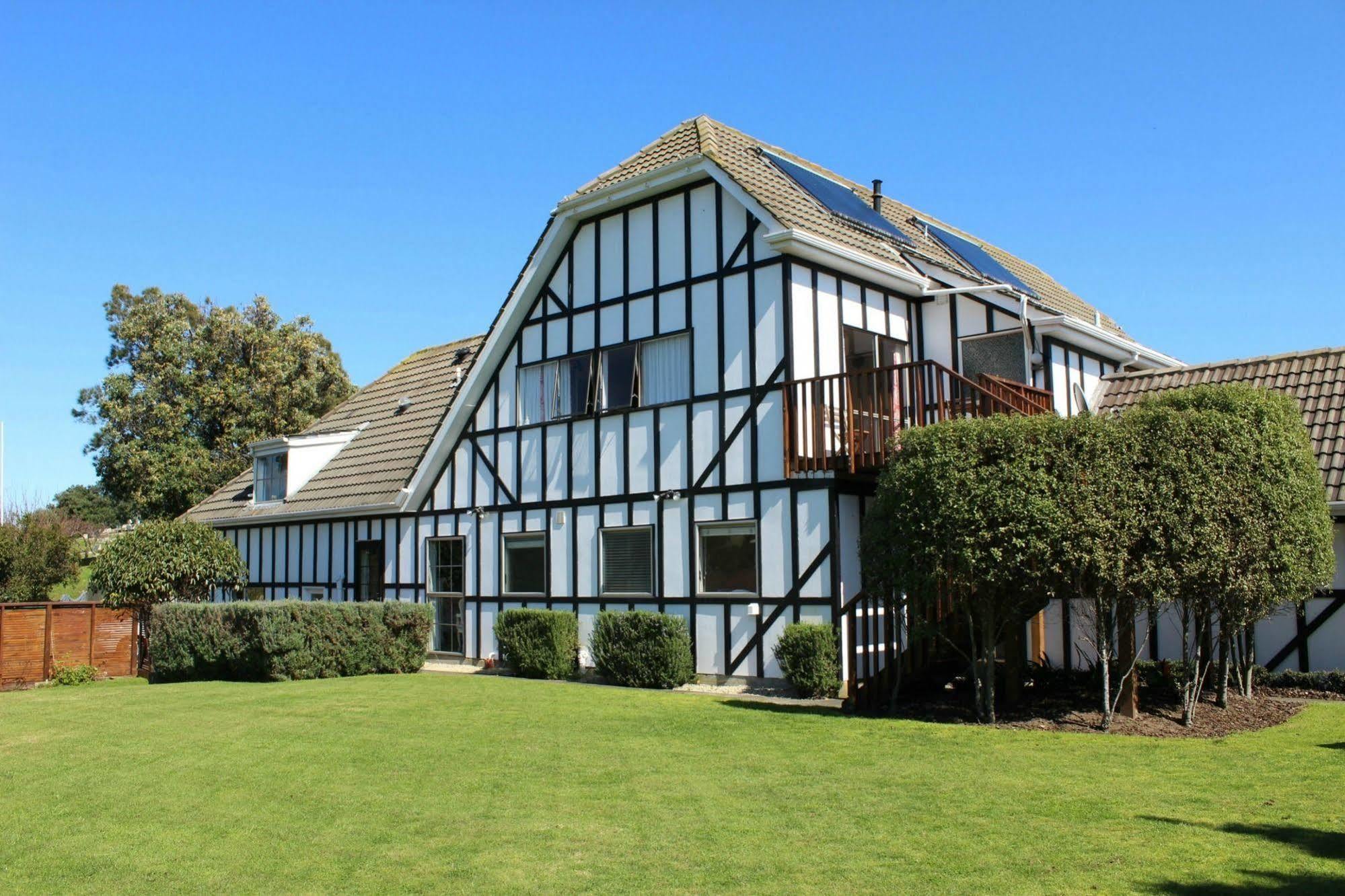 Tudor Manor Bed & Breakfast Paraparaumu Exterior foto